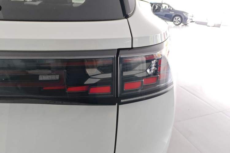 Used Volkswagen ID.6 CROZZ 2024 PRO Model Exterior 6