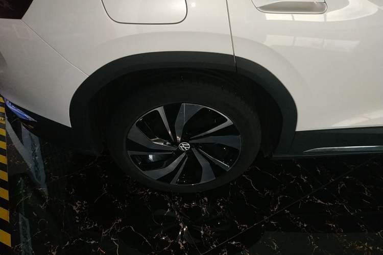 Used Volkswagen ID.6 CROZZ 2024 PURE model Exterior 8