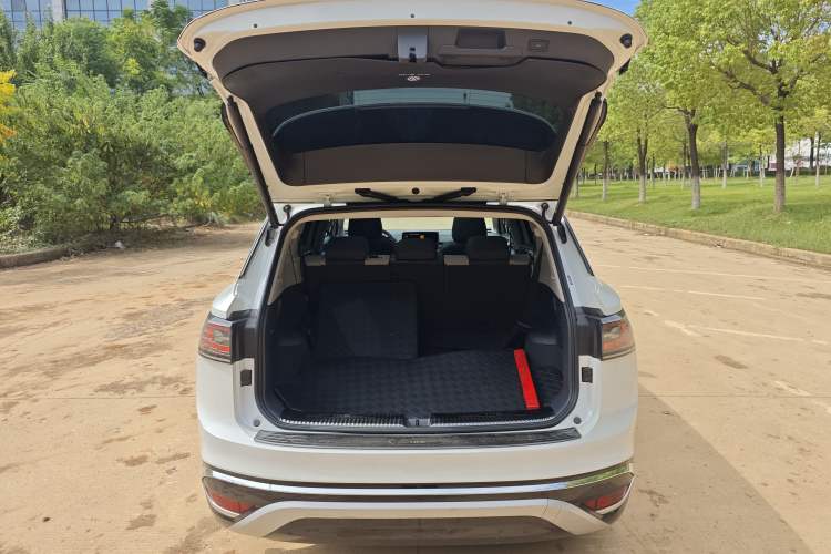 Used Volkswagen ID.6 CROZZ 2024 PRO Model Exterior 8