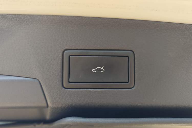 Used Volkswagen ID.6 CROZZ 2024 PRO Model Exterior 9