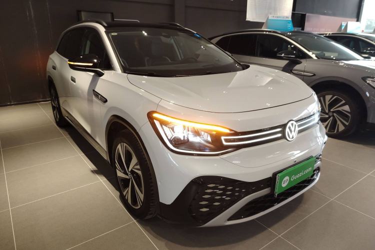 Used Volkswagen ID.6 CROZZ 2024 PRO Model Front Right 45 Deg
