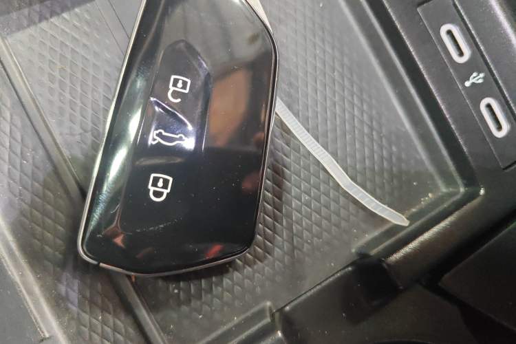 Used Volkswagen ID.6 CROZZ 2024 PRO Model Interior 1