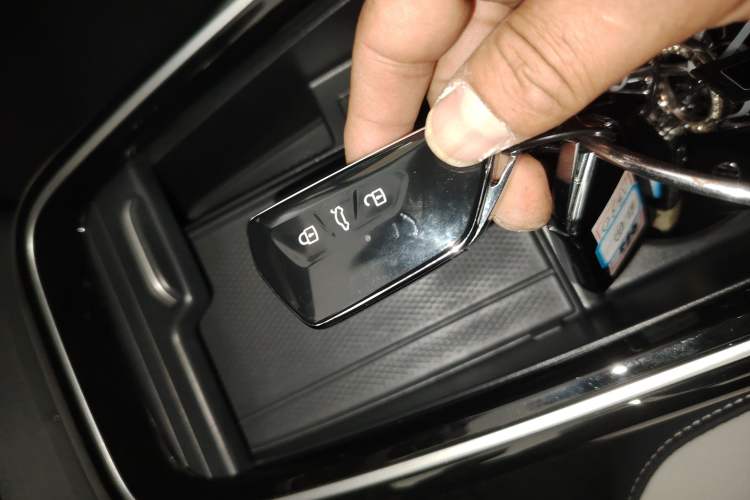 Used Volkswagen ID.6 CROZZ 2024 PRO Model Interior 1