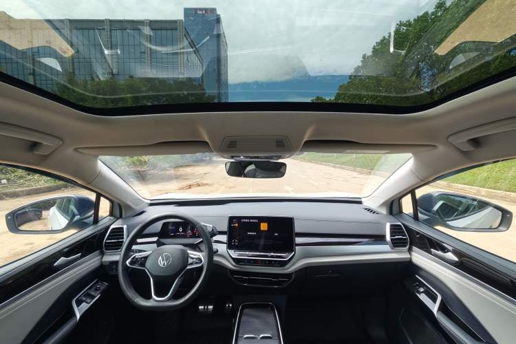 Used Volkswagen ID.6 CROZZ 2024 PRO Model Interior 10