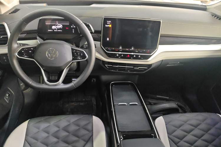 Used Volkswagen ID.6 CROZZ 2024 PRO Model Interior 2