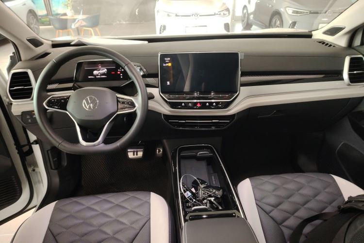 Used Volkswagen ID.6 CROZZ 2024 PRO Model Interior 2