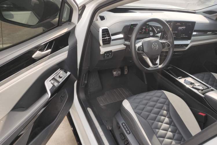 Used Volkswagen ID.6 CROZZ 2024 Facelifted PRO Interior 3