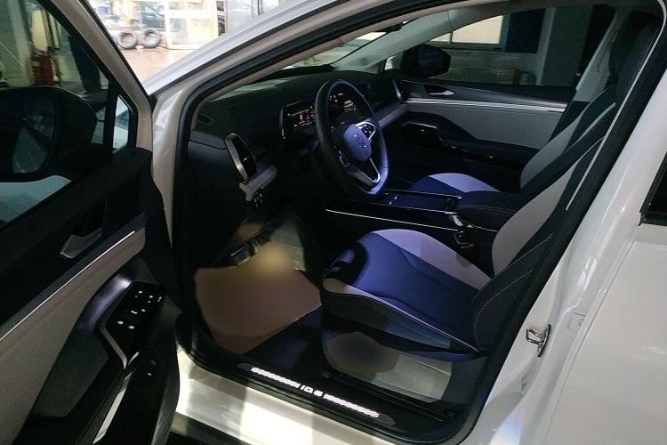 Used Volkswagen ID.6 CROZZ 2024 PURE model Interior 3