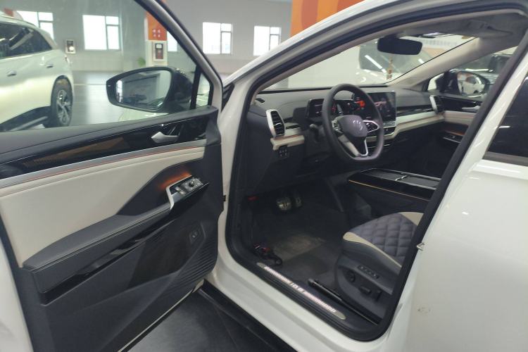 Used Volkswagen ID.6 CROZZ 2024 PRO Model Interior 3