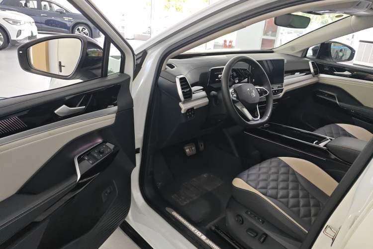 Used Volkswagen ID.6 CROZZ 2024 PRO Model Interior 3