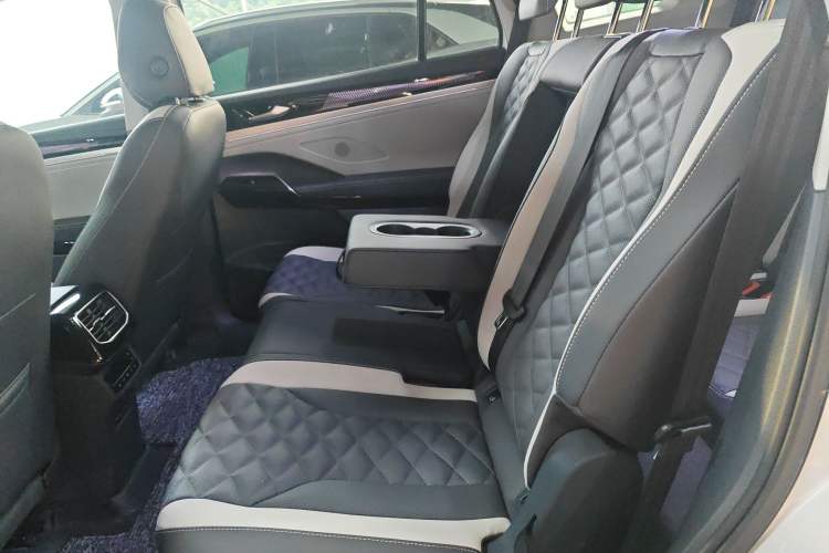 Used Volkswagen ID.6 CROZZ 2024 PRO Model Interior 4