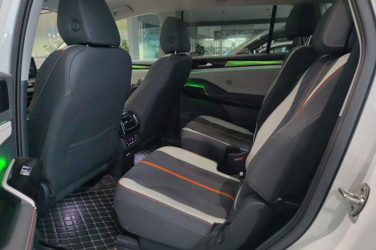Used Volkswagen ID.6 CROZZ 2024 PRO Model Interior 4