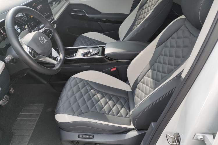 Used Volkswagen ID.6 CROZZ 2024 Facelifted PRO Left Front Seat