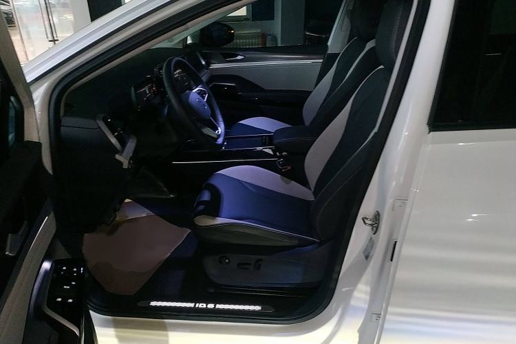 Used Volkswagen ID.6 CROZZ 2024 PURE model Left Front Seat