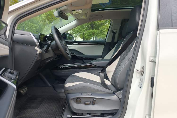 Used Volkswagen ID.6 CROZZ 2024 PRO Model Left Front Seat