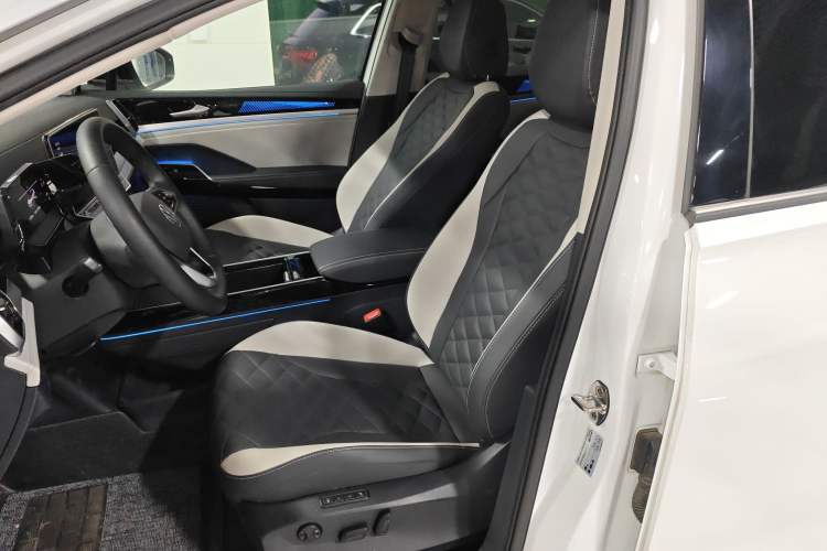 Used Volkswagen ID.6 CROZZ 2024 PRO Model Left Front Seat