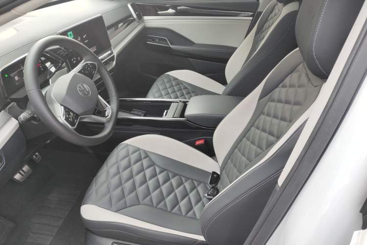 Used Volkswagen ID.6 CROZZ 2024 Facelifted PRO Left Front Seat