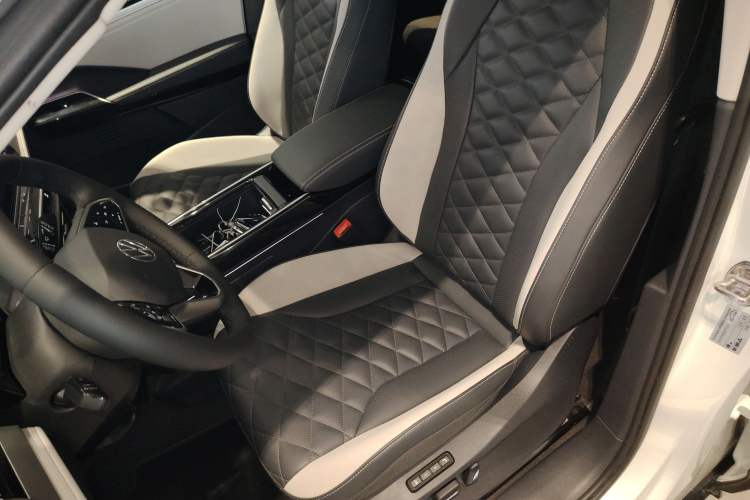 Used Volkswagen ID.6 CROZZ 2024 PRO Model Left Front Seat