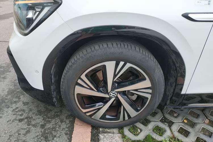 Used Volkswagen ID.6 CROZZ 2024 PRO Model Left Front Wheel Hub