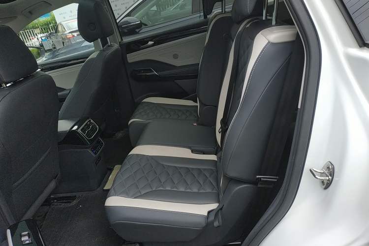 Used Volkswagen ID.6 CROZZ 2024 PRO Model Left Rear Seat