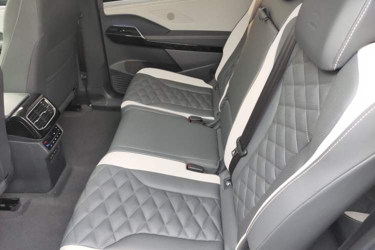 Used Volkswagen ID.6 CROZZ 2024 Facelifted PRO Left Rear Seat