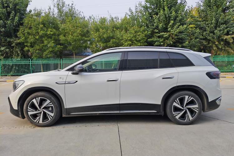 Used Volkswagen ID.6 CROZZ 2024 PRO Model Left Side