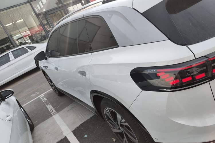 Used Volkswagen ID.6 CROZZ 2024 Facelifted PRO Left Side