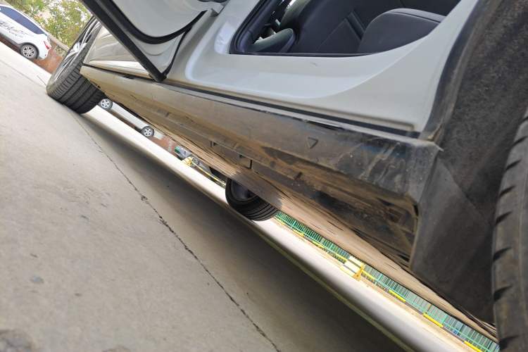 Used Volkswagen ID.6 CROZZ 2024 PRO Model Left Side Sill