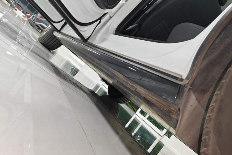 Used Volkswagen ID.6 CROZZ 2024 PRO Model Left Side Sill