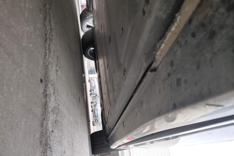 Used Volkswagen ID.6 CROZZ 2024 Facelifted PRO Left Side Sill