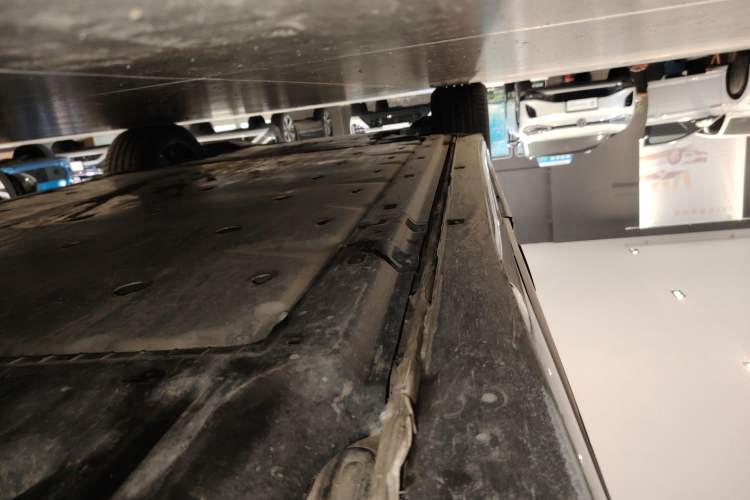 Used Volkswagen ID.6 CROZZ 2024 PRO Model Left Side Sill