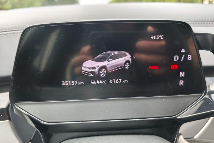 Used Volkswagen ID.6 CROZZ 2024 PRO Model Odometer Close Up