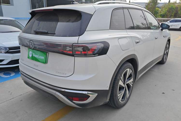 Used Volkswagen ID.6 CROZZ 2024 PRO Model Rear Right 45 Deg