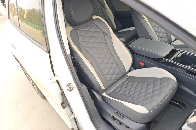 Used Volkswagen ID.6 CROZZ 2024 PRO Model Right Front Seat