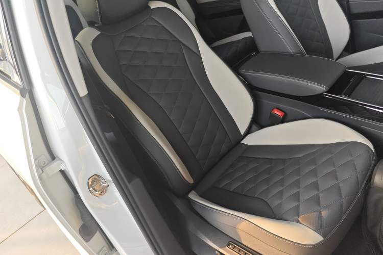 Used Volkswagen ID.6 CROZZ 2024 PRO Model Right Front Seat