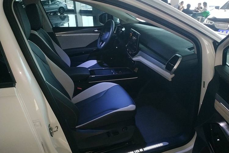 Used Volkswagen ID.6 CROZZ 2024 PURE model Right Front Seat