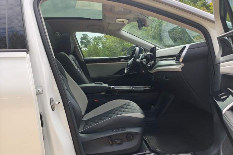 Used Volkswagen ID.6 CROZZ 2024 PRO Model Right Front Seat