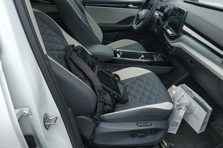 Used Volkswagen ID.6 CROZZ 2024 PRO Model Right Front Seat