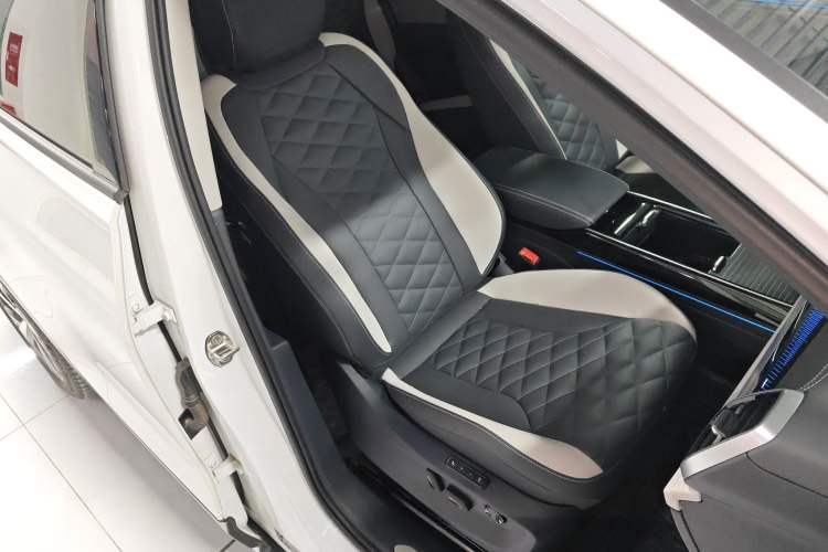 Used Volkswagen ID.6 CROZZ 2024 PRO Model Right Front Seat