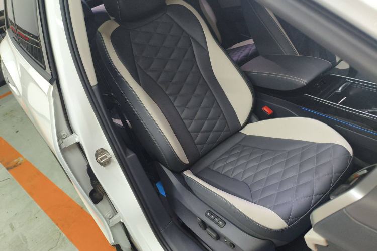 Used Volkswagen ID.6 CROZZ 2024 PRO Model Right Front Seat