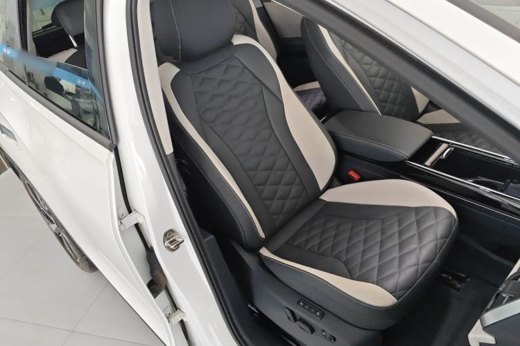 Used Volkswagen ID.6 CROZZ 2024 PRO Model Right Front Seat