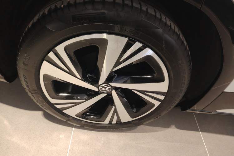 Used Volkswagen ID.6 CROZZ 2024 PRO Model Right Rear Wheel Hub