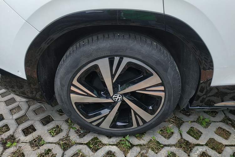 Used Volkswagen ID.6 CROZZ 2024 PRO Model Right Rear Wheel Hub