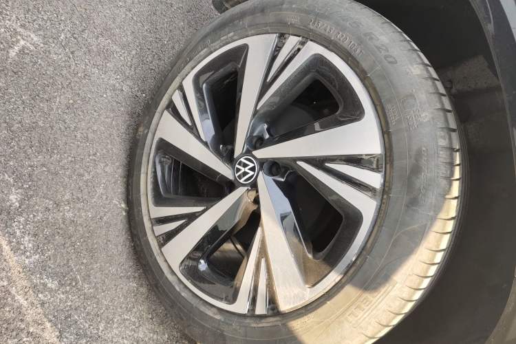 Used Volkswagen ID.6 CROZZ 2024 Facelifted PRO Right Rear Wheel Hub