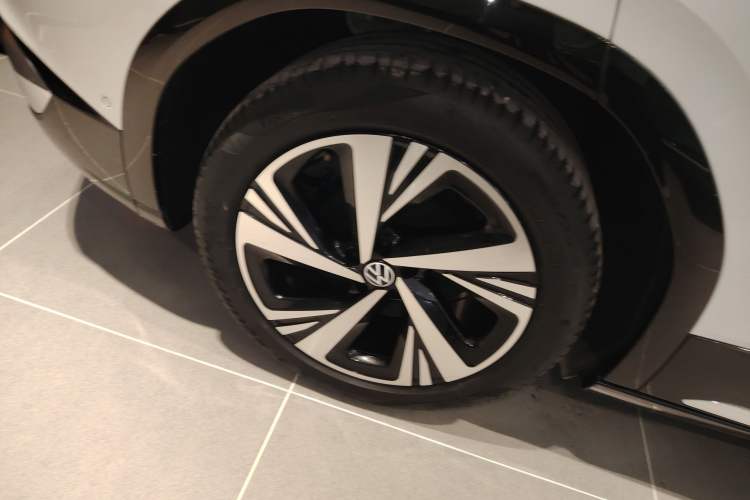 Used Volkswagen ID.6 CROZZ 2024 PRO Model Right Rear Wheel Hub
