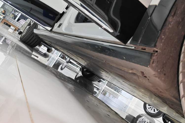 Used Volkswagen ID.6 CROZZ 2024 PRO Model Right Side Sill