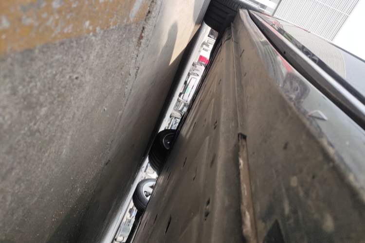 Used Volkswagen ID.6 CROZZ 2024 Facelifted PRO Right Side Sill
