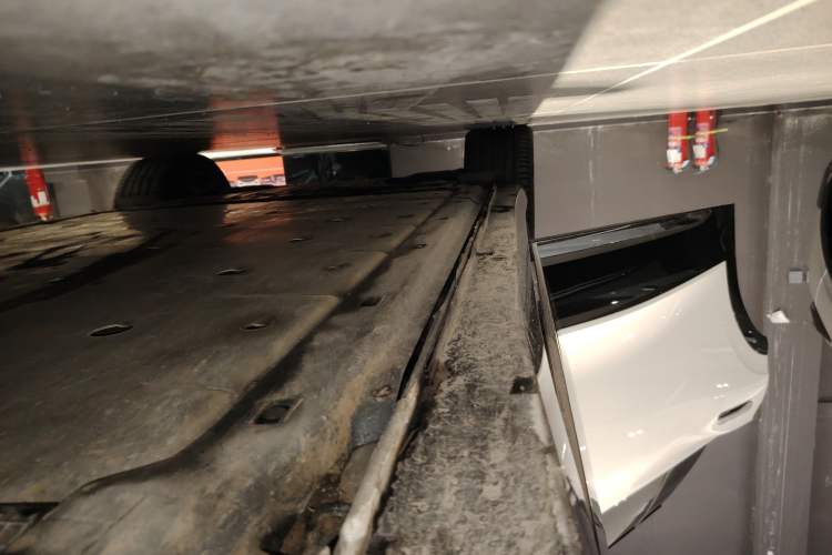 Used Volkswagen ID.6 CROZZ 2024 PRO Model Right Side Sill