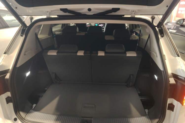 Used Volkswagen ID.6 CROZZ 2024 PRO Model Trunk