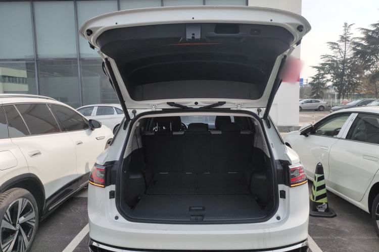 Used Volkswagen ID.6 CROZZ 2024 Facelifted PRO Trunk